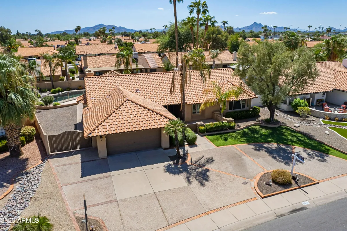 6049 E Kathleen Rd, sold by Laura Holl